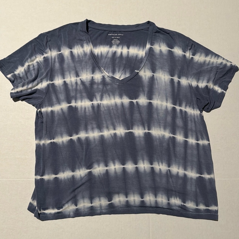 American Eagle Favorite T Shirt Tie Die V Neck - Medium - Blue/White‎